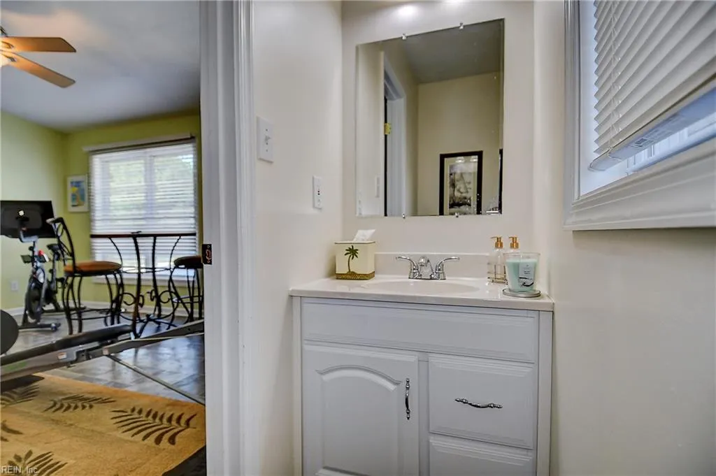 Virginia Beach, Virginia 23454, United States, 4 Bedrooms Bedrooms, ,4 BathroomsBathrooms,Residential,Pending,106826