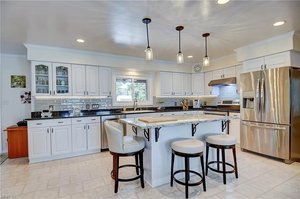 Virginia Beach, Virginia 23454, United States, 4 Bedrooms Bedrooms, ,4 BathroomsBathrooms,Residential,Pending,106826