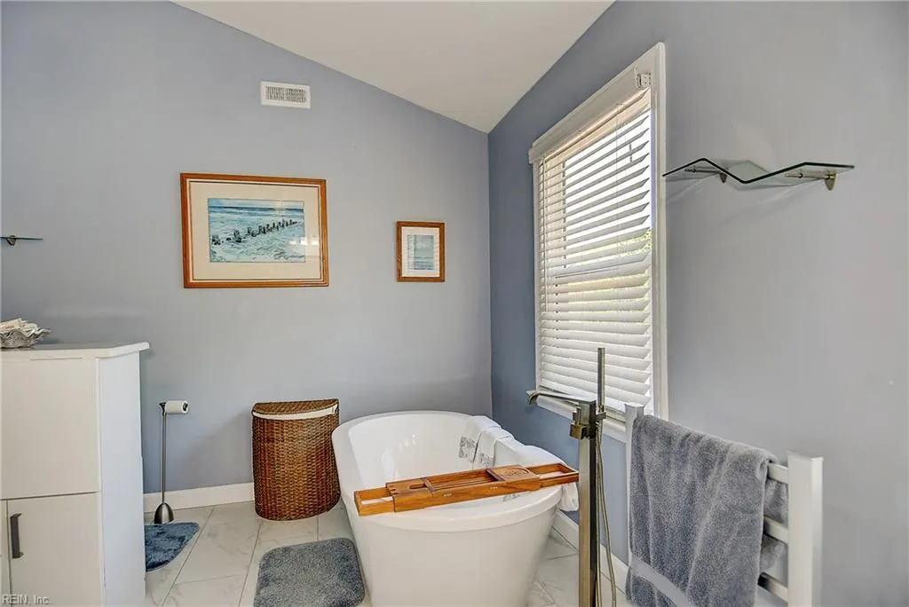 Virginia Beach, Virginia 23454, United States, 4 Bedrooms Bedrooms, ,4 BathroomsBathrooms,Residential,Pending,106826