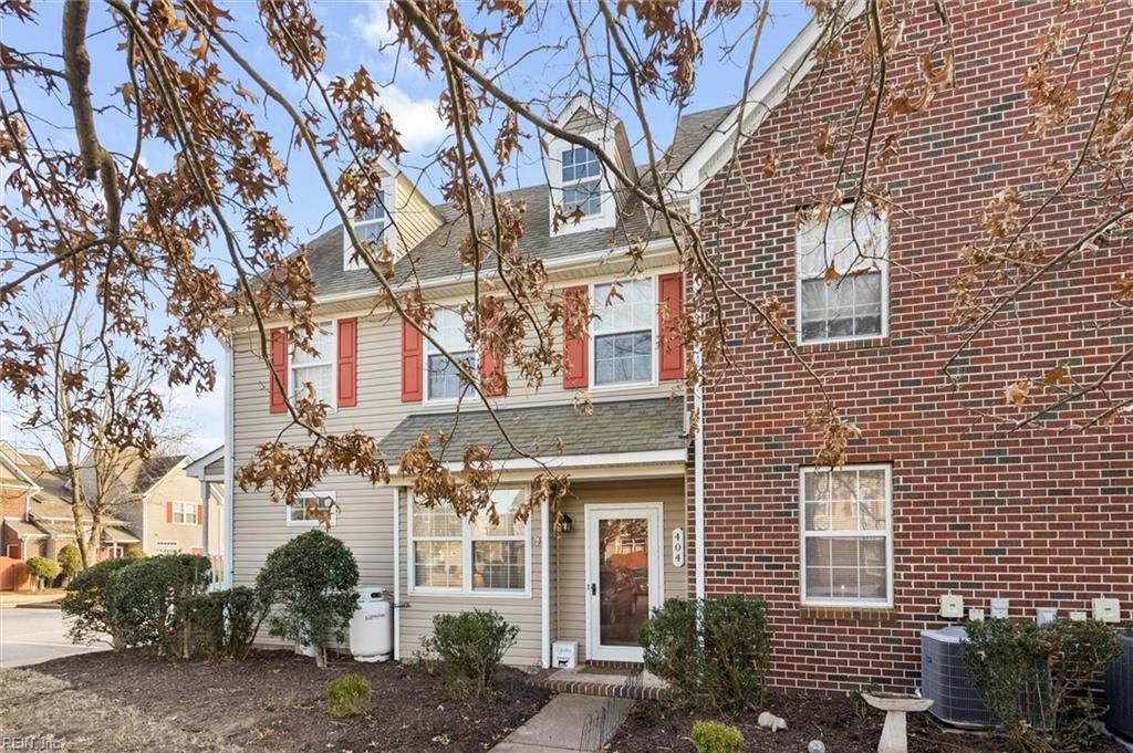 Photo of 404 Primrose Lane, Chesapeake, VA 23320 (MLS # 10617437)