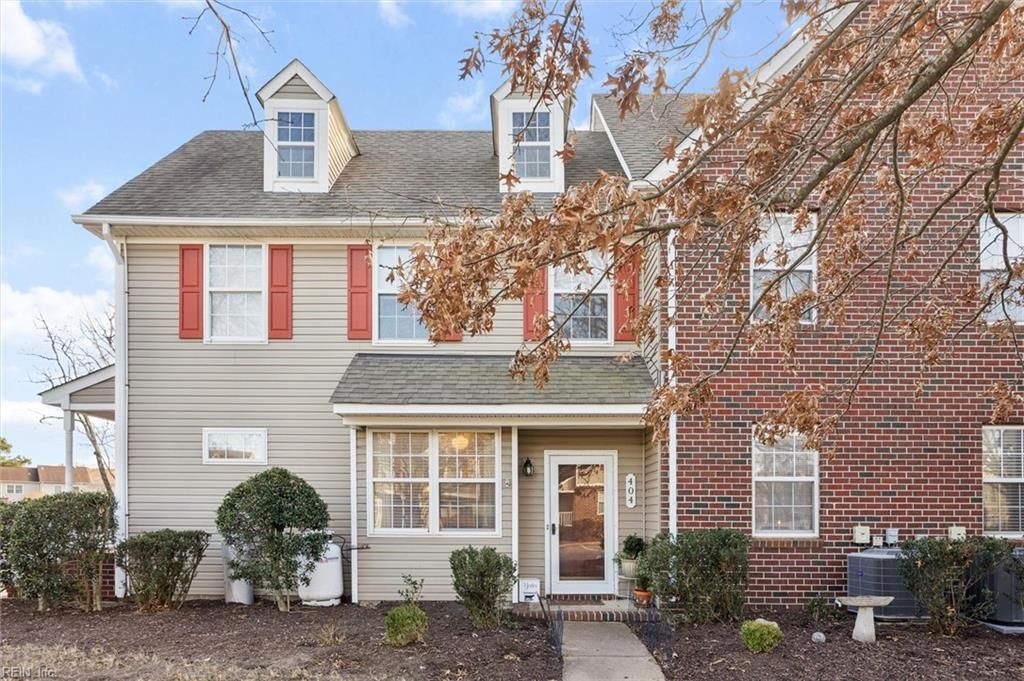 Photo of 404 Primrose Lane, Chesapeake, VA 23320 (MLS # 10617437)