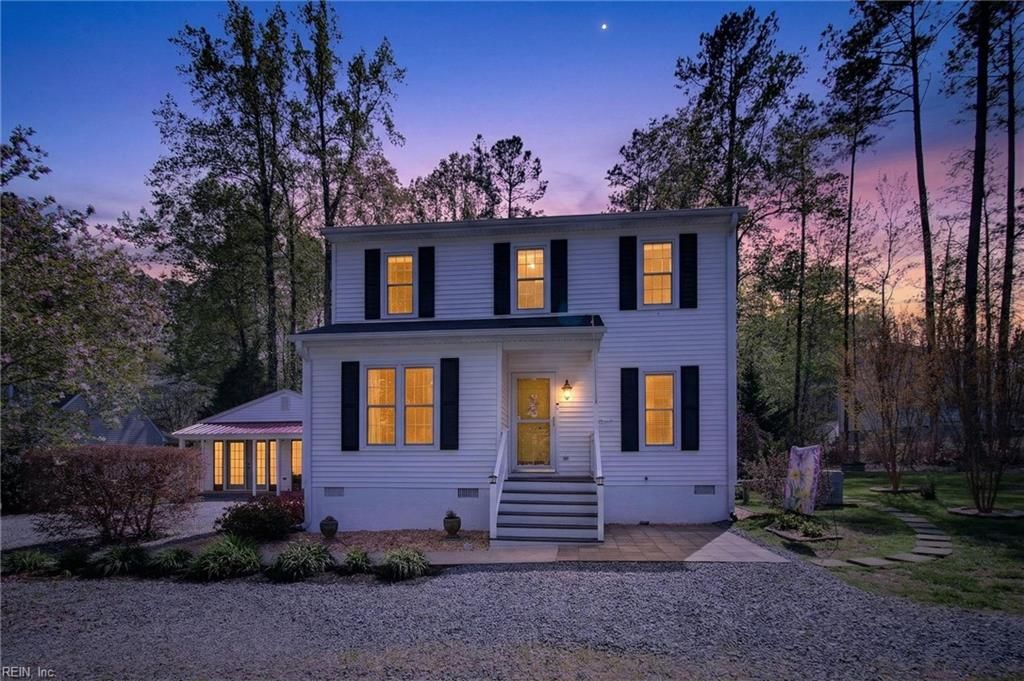 Photo of 273 N Oakes Circle, Saluda, VA 23149 (MLS # 10628719)