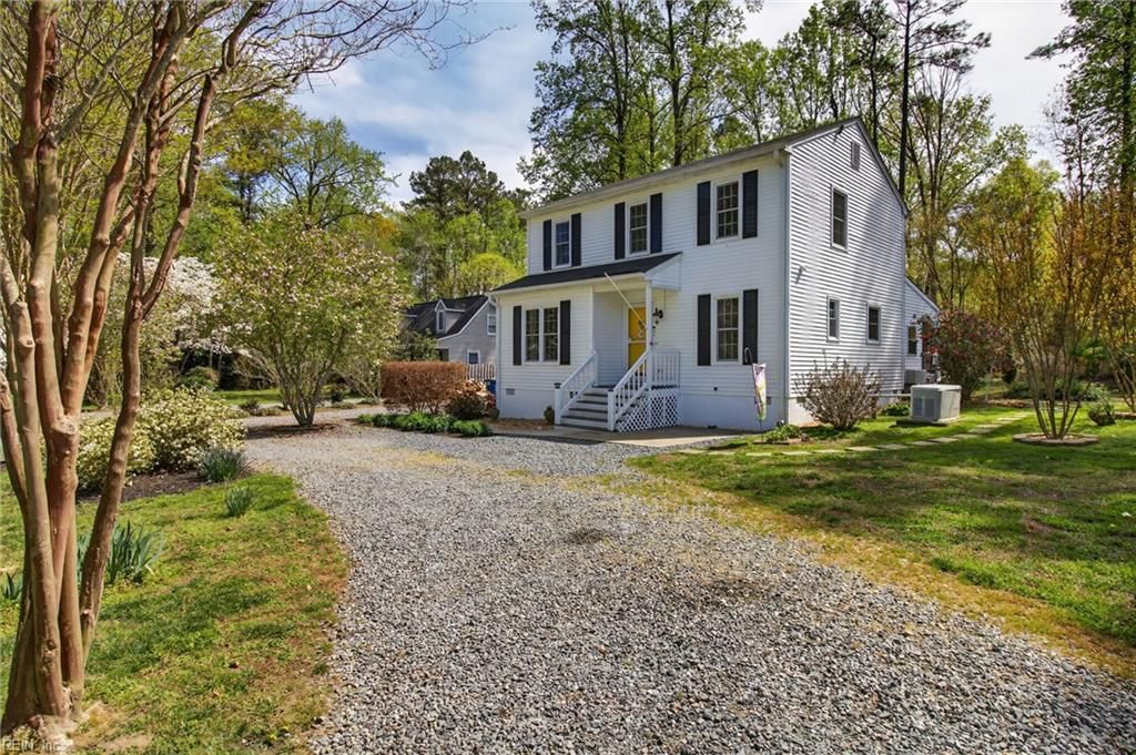 Photo of 273 N Oakes Circle, Saluda, VA 23149 (MLS # 10628719)