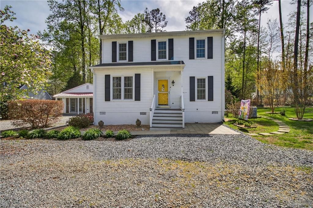 Photo of 273 N Oakes Circle, Saluda, VA 23149 (MLS # 10628719)
