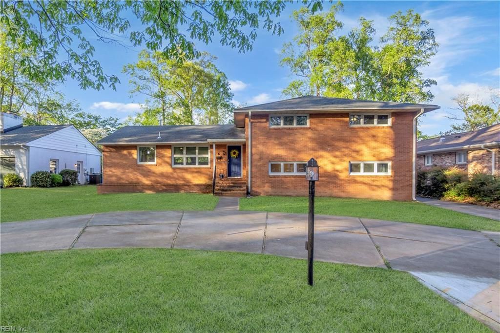 Photo of 6 Downing Place, Newport News, VA 23606 (MLS # 10629303)