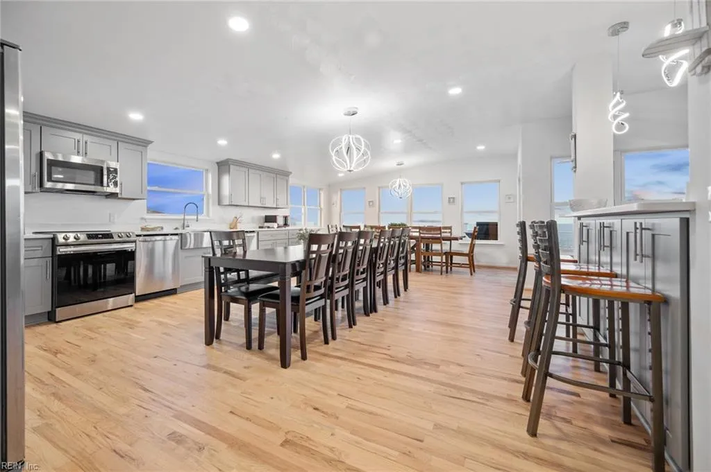 Virginia Beach, Virginia 23456, United States, 10 Bedrooms Bedrooms, ,7 BathroomsBathrooms,Residential,Active,493