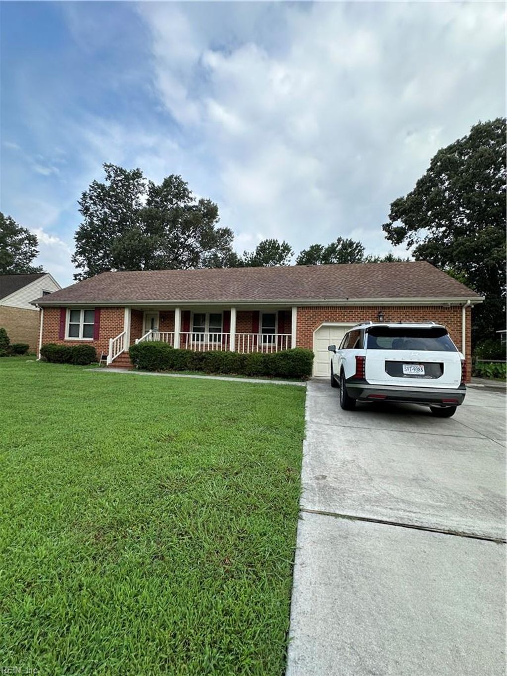 Photo of 634 Aguilla Drive, Chesapeake, VA 23322 (MLS # 10645590)