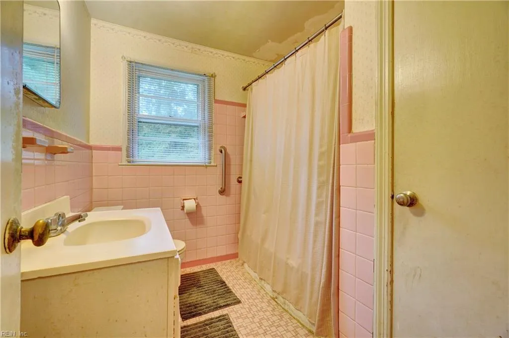 Chesapeake, Virginia 23321, United States, 4 Bedrooms Bedrooms, ,2 BathroomsBathrooms,Residential,Active,211219