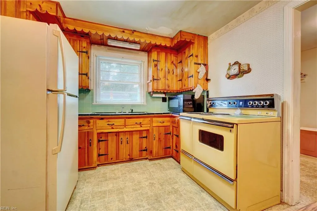 Chesapeake, Virginia 23321, United States, 4 Bedrooms Bedrooms, ,2 BathroomsBathrooms,Residential,Active,211219