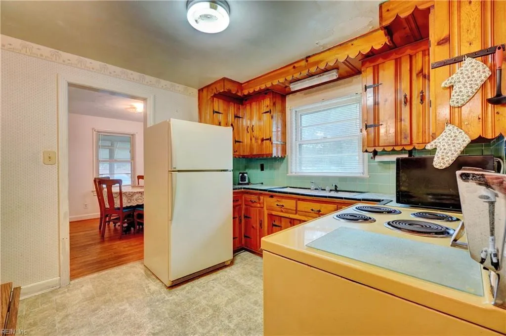 Chesapeake, Virginia 23321, United States, 4 Bedrooms Bedrooms, ,2 BathroomsBathrooms,Residential,Active,211219