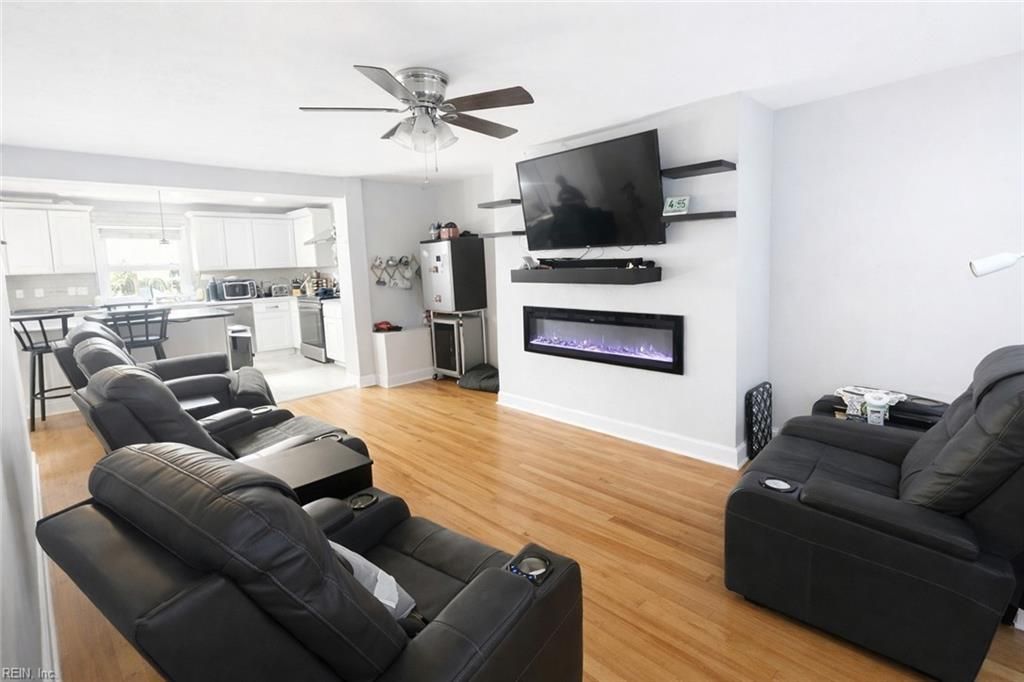 Photo of 9 Suburban Pkwy Pkwy, Hampton, VA 23661 (MLS # 10627529)