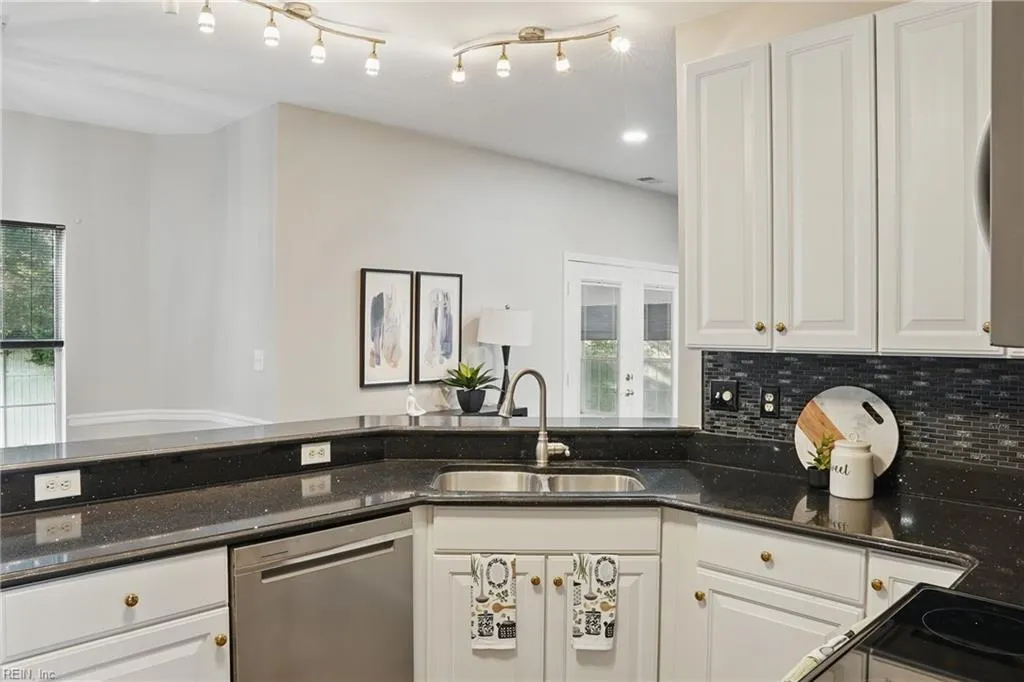 Suffolk, Virginia 23435, United States, 4 Bedrooms Bedrooms, ,3 BathroomsBathrooms,Residential,Pending,108785