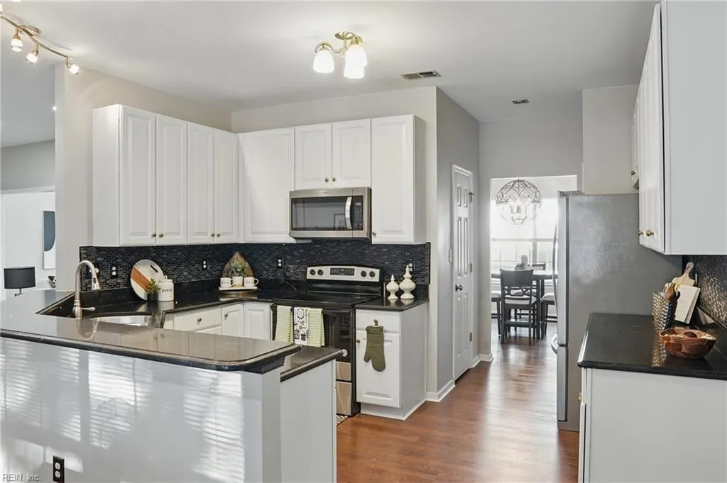 Suffolk, Virginia 23435, United States, 4 Bedrooms Bedrooms, ,3 BathroomsBathrooms,Residential,Pending,108785