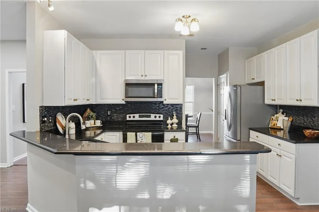 Suffolk, Virginia 23435, United States, 4 Bedrooms Bedrooms, ,3 BathroomsBathrooms,Residential,Pending,108785