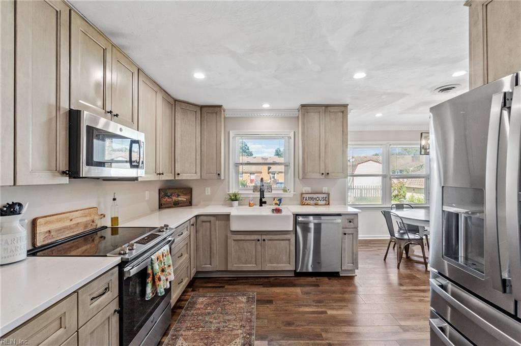 1101 Somerton LN