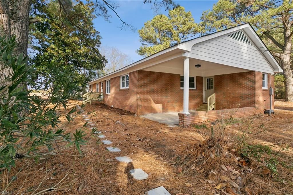 Photo of 2225 Perrin Plantation Lane, Hayes, VA 23072 (MLS # 10620440)