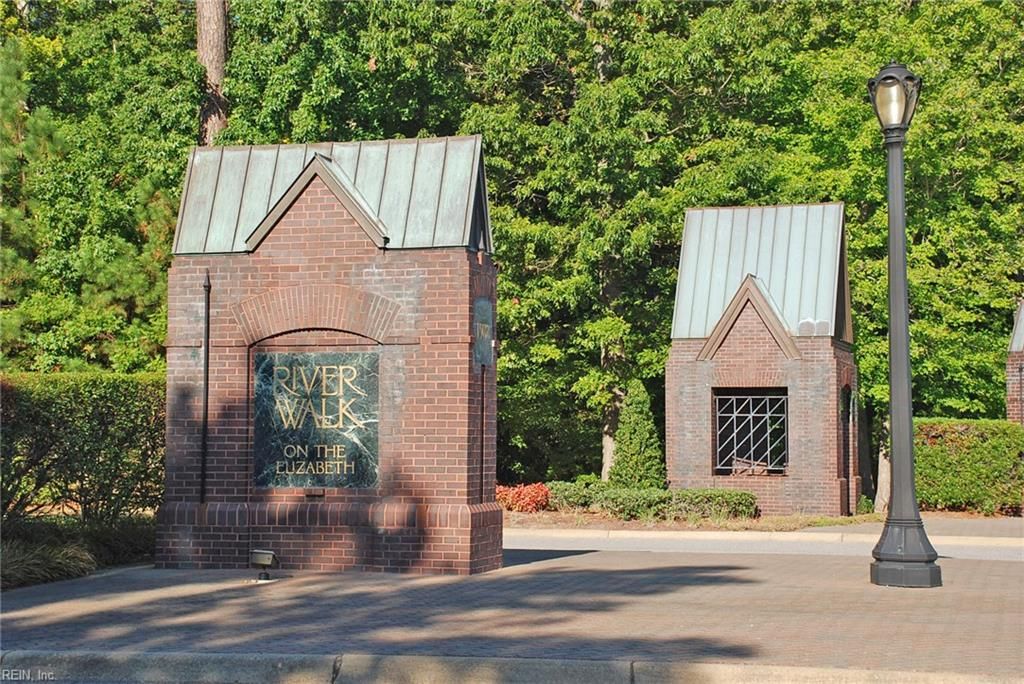 Photo of 746 Creekside Crescent, Chesapeake, VA 23320 (MLS # 10607754)