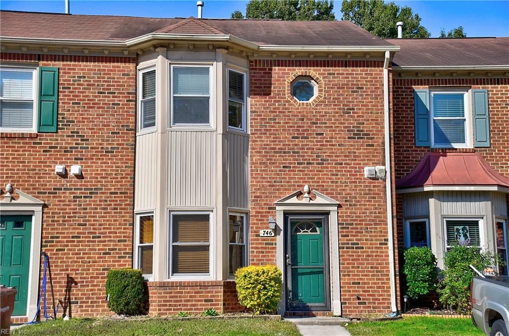 Photo of 746 Creekside Crescent, Chesapeake, VA 23320 (MLS # 10607754)