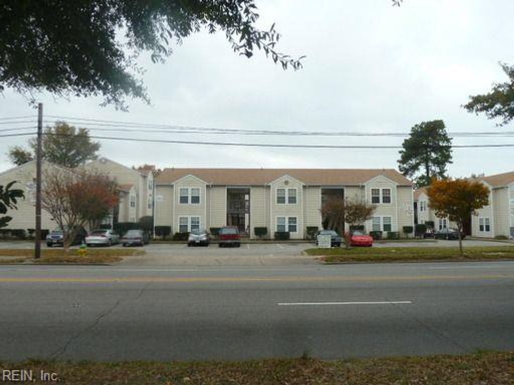 Photo of 925 W Little Creek Road #7, Norfolk, VA 23505 (MLS # 10613205)