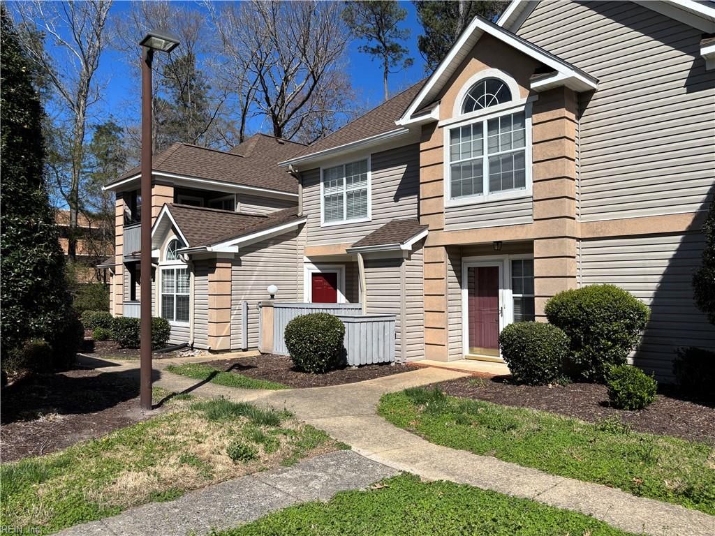 Photo of 304 N Gainsborough Sq Square, Chesapeake, VA 23320 (MLS # 10625854)