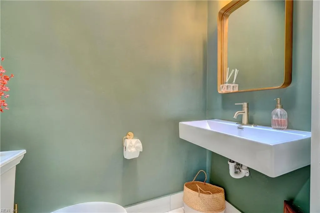 Norfolk, Virginia 23507, United States, 2 Bedrooms Bedrooms, ,2 BathroomsBathrooms,Residential,Active,150944