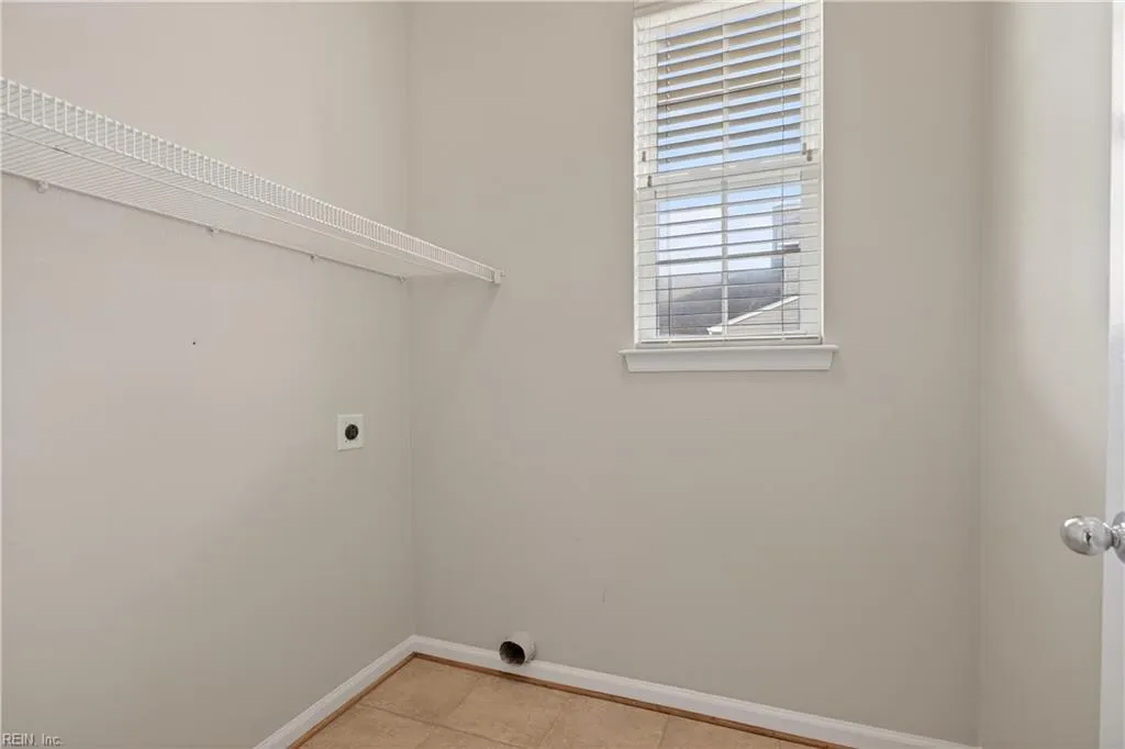 Windsor, Virginia 23487, United States, 5 Bedrooms Bedrooms, ,3 BathroomsBathrooms,Residential,Active,255250