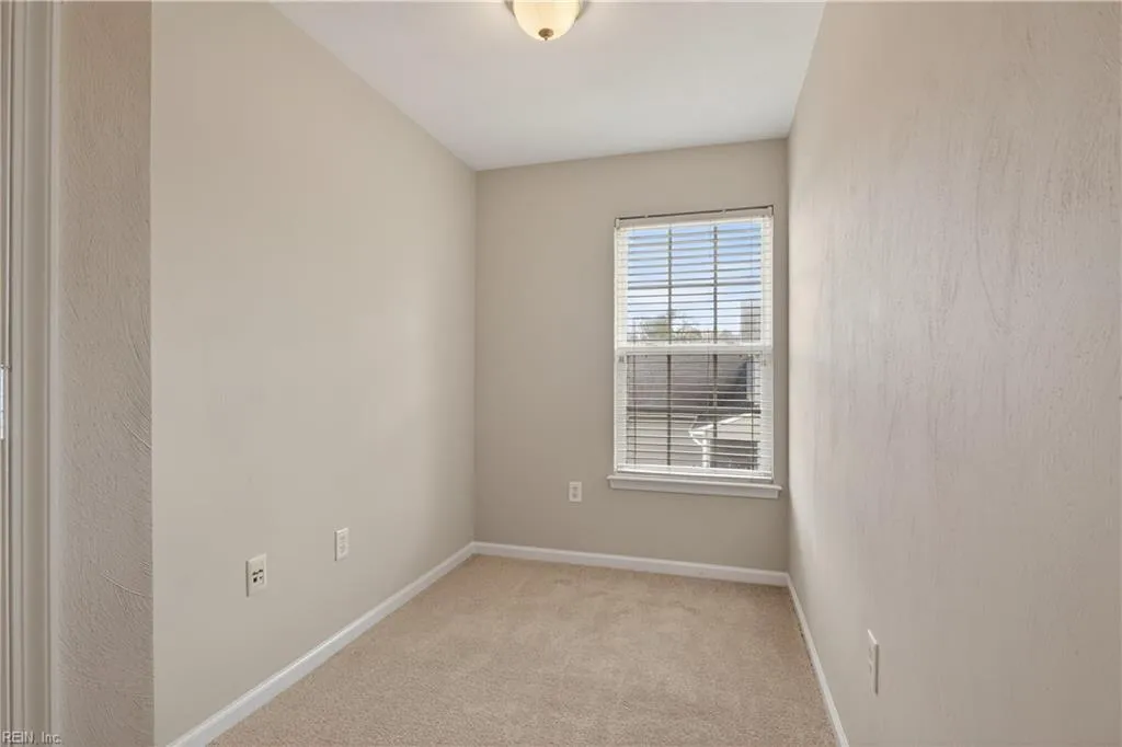 Windsor, Virginia 23487, United States, 5 Bedrooms Bedrooms, ,3 BathroomsBathrooms,Residential,Active,255250