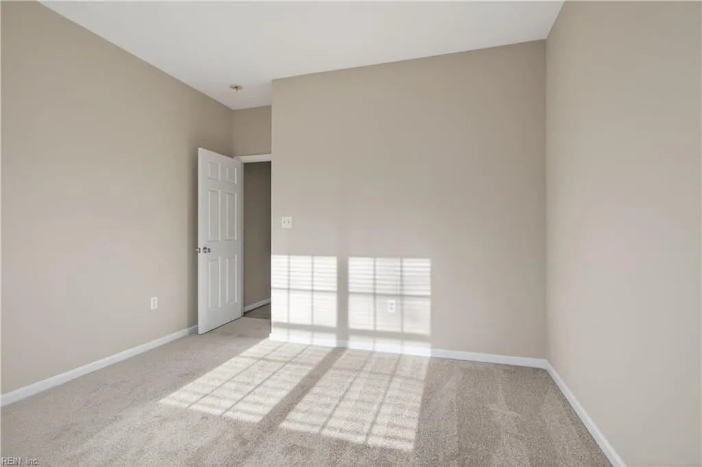 Windsor, Virginia 23487, United States, 5 Bedrooms Bedrooms, ,3 BathroomsBathrooms,Residential,Active,255250