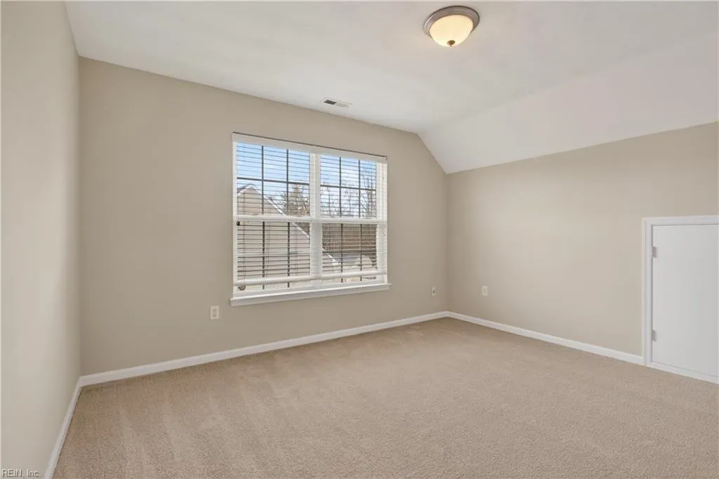 Windsor, Virginia 23487, United States, 5 Bedrooms Bedrooms, ,3 BathroomsBathrooms,Residential,Active,255250