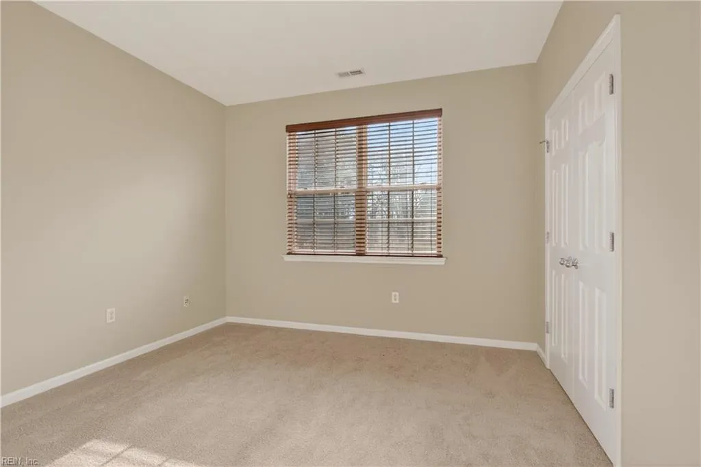 Windsor, Virginia 23487, United States, 5 Bedrooms Bedrooms, ,3 BathroomsBathrooms,Residential,Active,255250