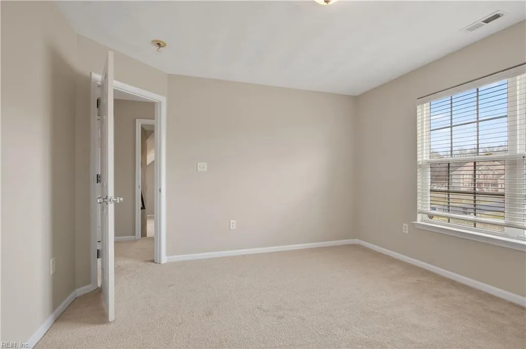 Windsor, Virginia 23487, United States, 5 Bedrooms Bedrooms, ,3 BathroomsBathrooms,Residential,Active,255250