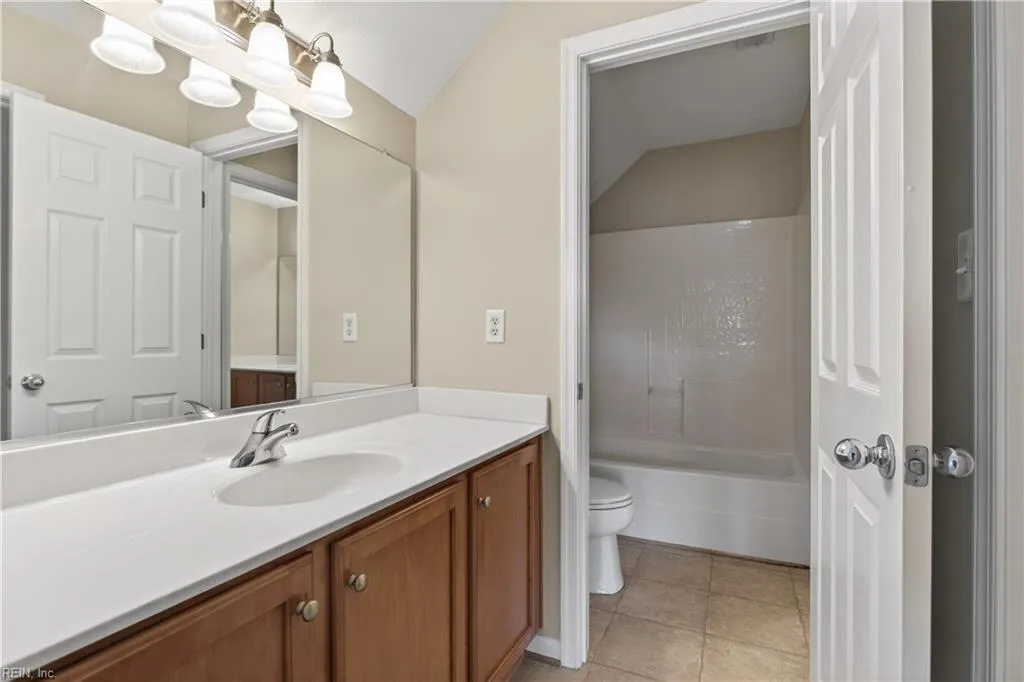 Windsor, Virginia 23487, United States, 5 Bedrooms Bedrooms, ,3 BathroomsBathrooms,Residential,Active,255250