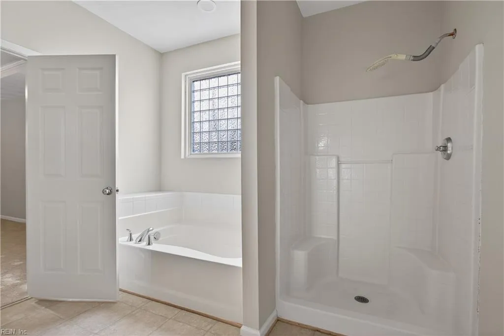 Windsor, Virginia 23487, United States, 5 Bedrooms Bedrooms, ,3 BathroomsBathrooms,Residential,Active,255250