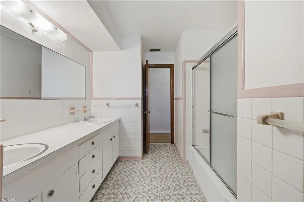 Norfolk, Virginia 23518, United States, 3 Bedrooms Bedrooms, ,2 BathroomsBathrooms,Residential,Active,228769