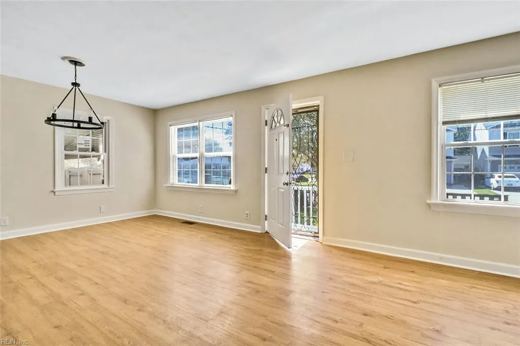 Norfolk, Virginia 23502, United States, 3 Bedrooms Bedrooms, ,3 BathroomsBathrooms,Residential,Pending,205053