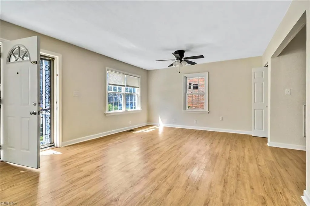 Norfolk, Virginia 23502, United States, 3 Bedrooms Bedrooms, ,3 BathroomsBathrooms,Residential,Pending,205053