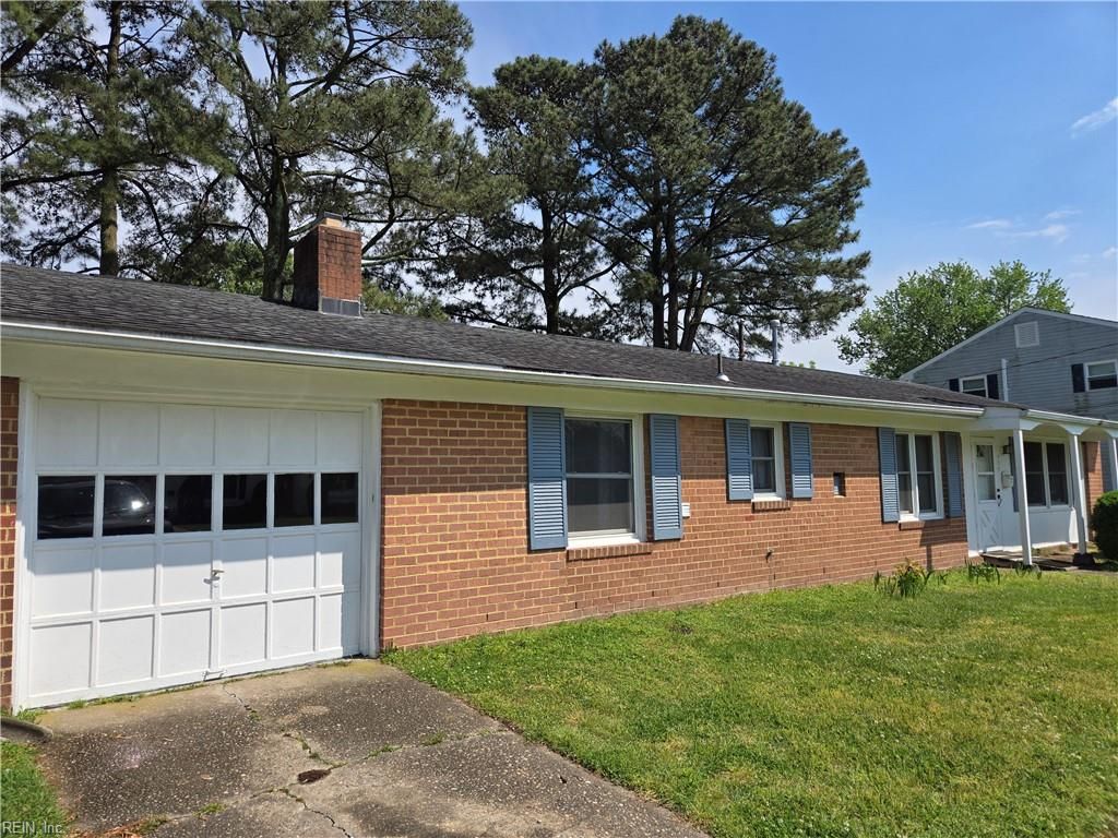 Photo of 424 Kingswood Place, Virginia Beach, VA 23452 (MLS # 10631741)