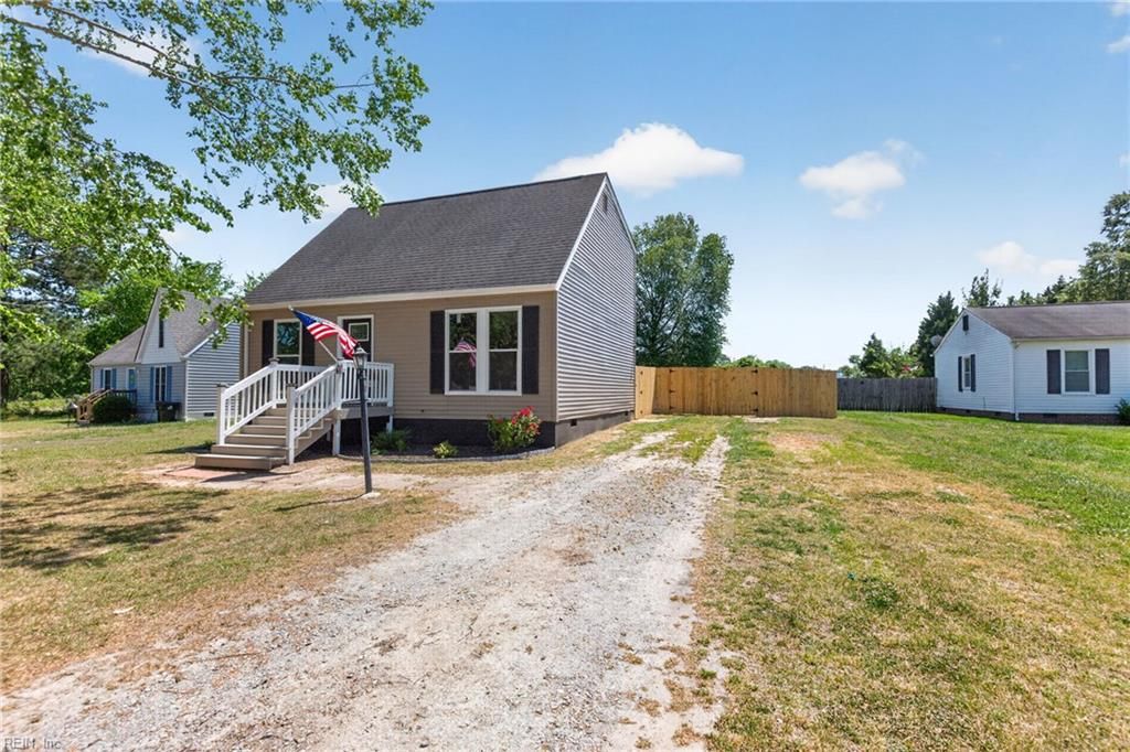 Photo of 103 Sandpiper Drive, Smithfield, VA 23430 (MLS # 10633549)