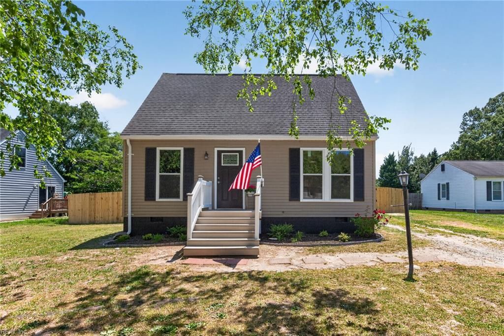 Photo of 103 Sandpiper Drive, Smithfield, VA 23430 (MLS # 10633549)