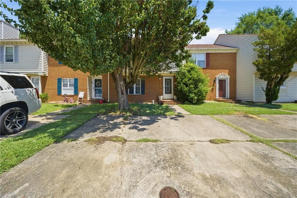 Photo of 804 Sutherland Arch, Chesapeake, VA 23320 (MLS # 10637135)