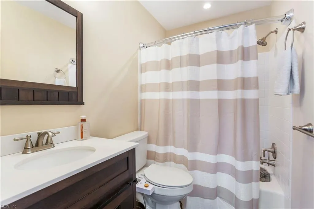 Virginia Beach, Virginia 23454, United States, 3 Bedrooms Bedrooms, ,3 BathroomsBathrooms,Residential,Active,238645