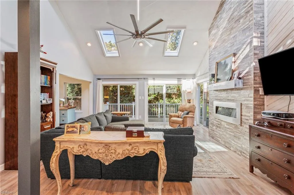 Virginia Beach, Virginia 23454, United States, 3 Bedrooms Bedrooms, ,3 BathroomsBathrooms,Residential,Active,238645