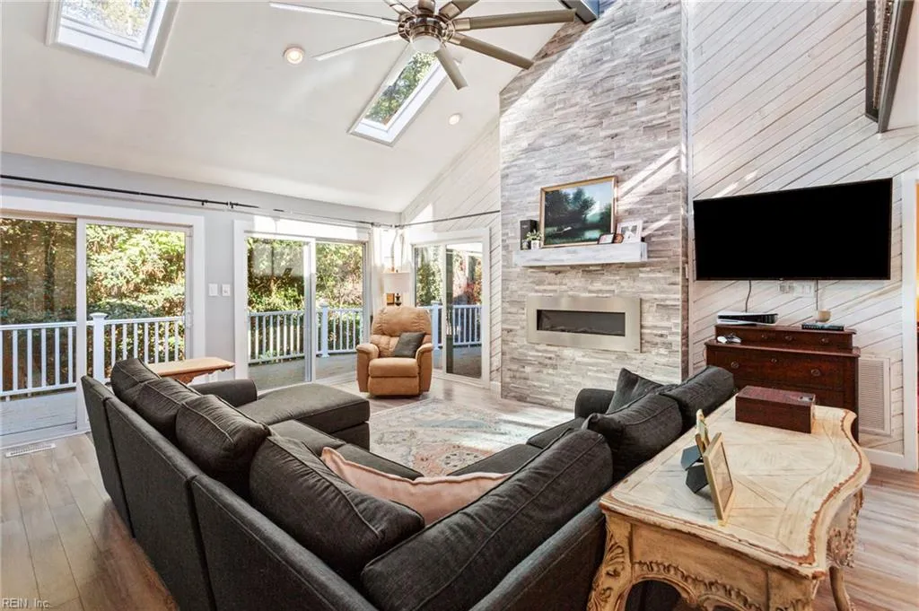 Virginia Beach, Virginia 23454, United States, 3 Bedrooms Bedrooms, ,3 BathroomsBathrooms,Residential,Active,238645