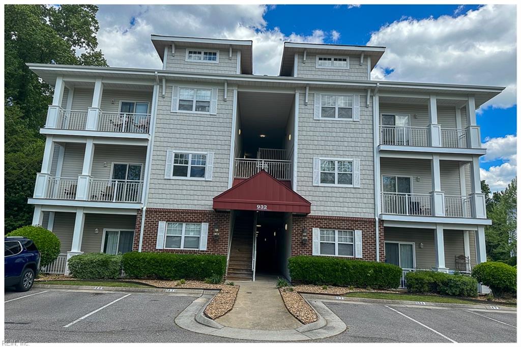 932 Southmoor DR 105