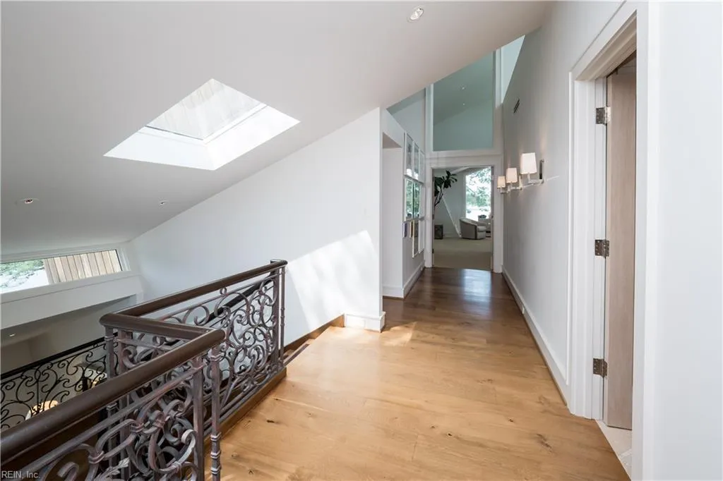 Virginia Beach, Virginia 23451, United States, 3 Bedrooms Bedrooms, ,4 BathroomsBathrooms,Residential,Active,51657