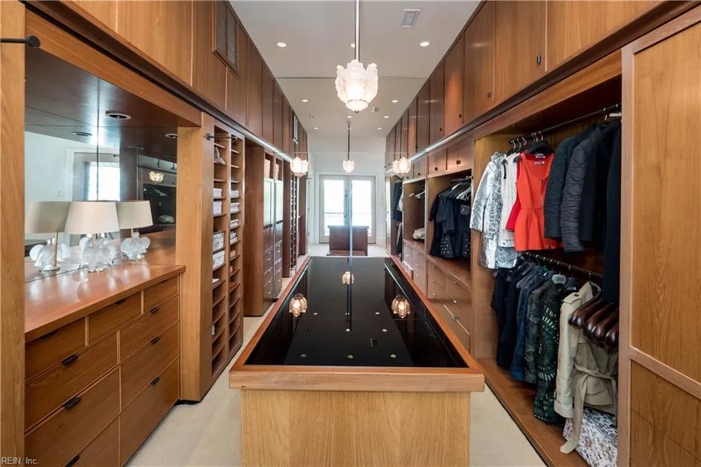 Virginia Beach, Virginia 23451, United States, 3 Bedrooms Bedrooms, ,4 BathroomsBathrooms,Residential,Active,51657