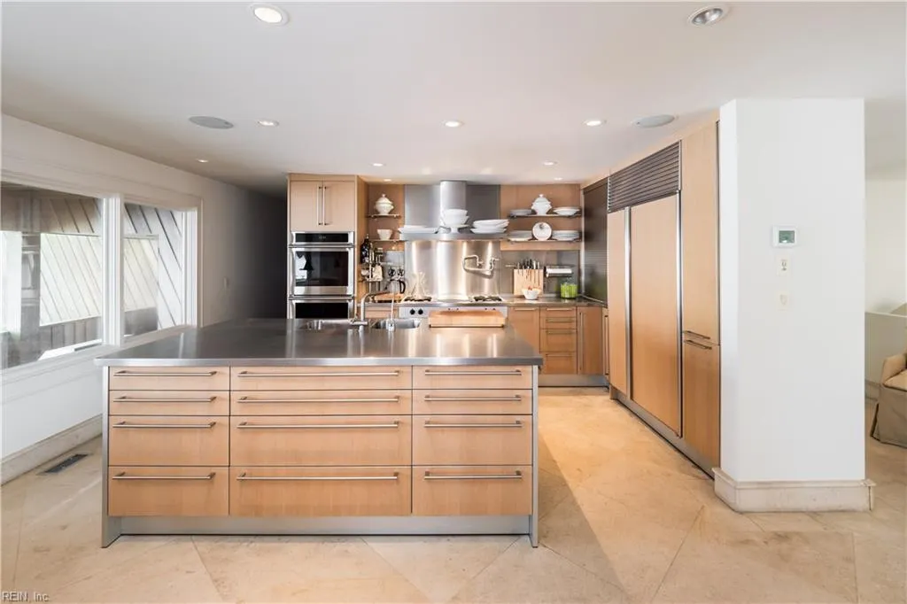 Virginia Beach, Virginia 23451, United States, 3 Bedrooms Bedrooms, ,4 BathroomsBathrooms,Residential,Active,51657