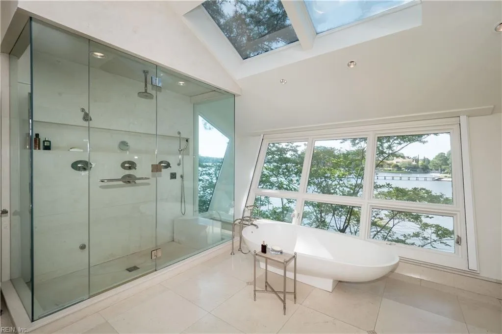 Virginia Beach, Virginia 23451, United States, 3 Bedrooms Bedrooms, ,4 BathroomsBathrooms,Residential,Active,51657