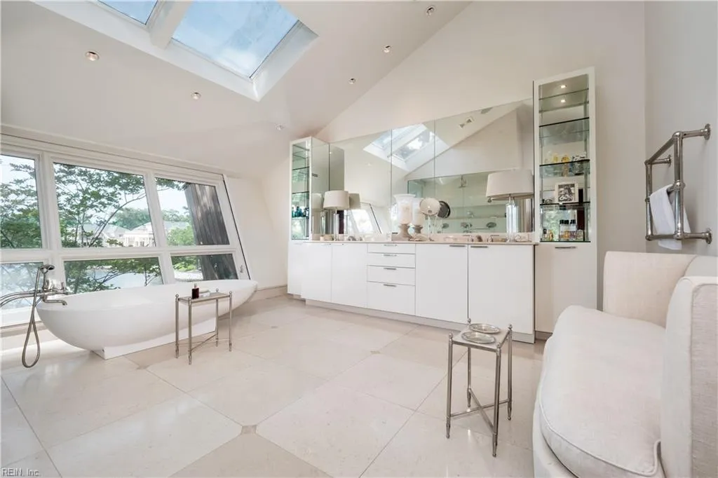 Virginia Beach, Virginia 23451, United States, 3 Bedrooms Bedrooms, ,4 BathroomsBathrooms,Residential,Active,51657