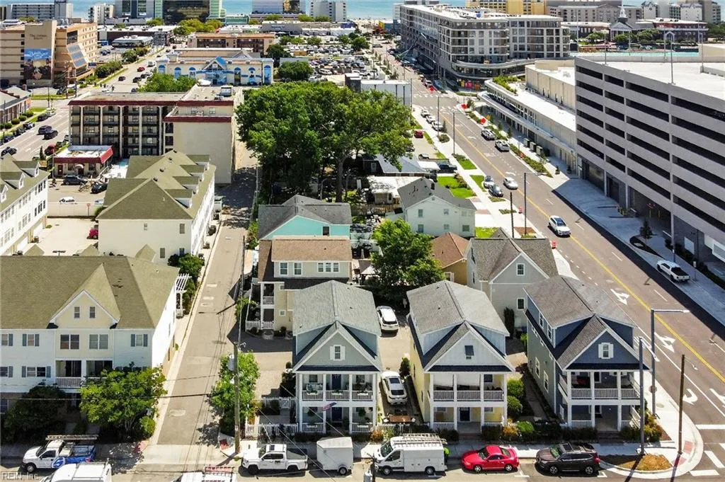 Virginia Beach, Virginia 23451, United States, 3 Bedrooms Bedrooms, ,4 BathroomsBathrooms,Residential,Active,174514